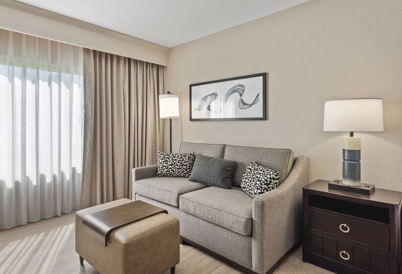 هتل Doubletree By Hilton Columbus