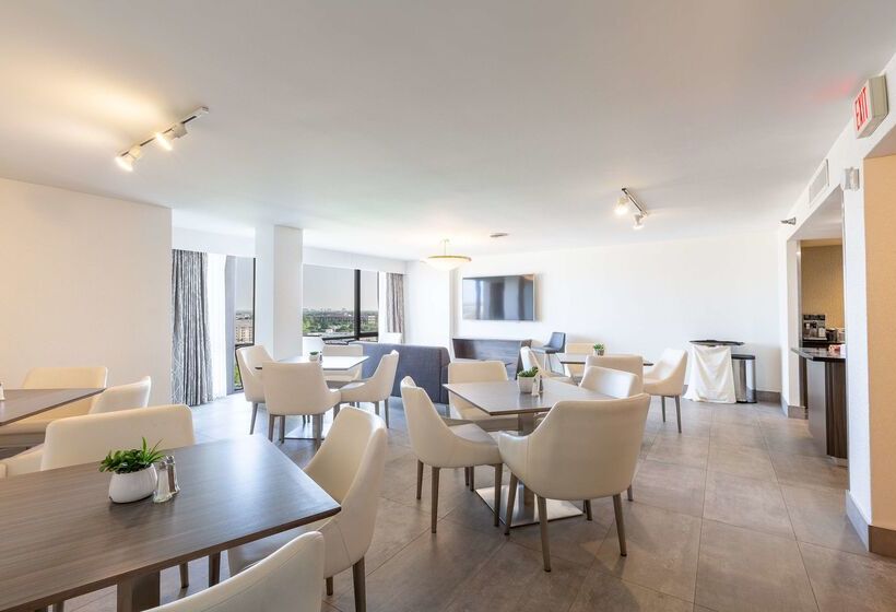 هتل Doubletree By Hilton Dallas Richardson