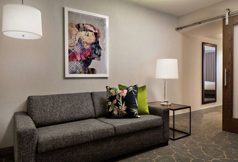 Doubletree By Hilton Fairfield Hotel & Suites