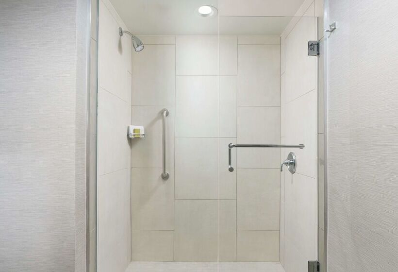هتل Doubletree By Hilton Colorado Springs