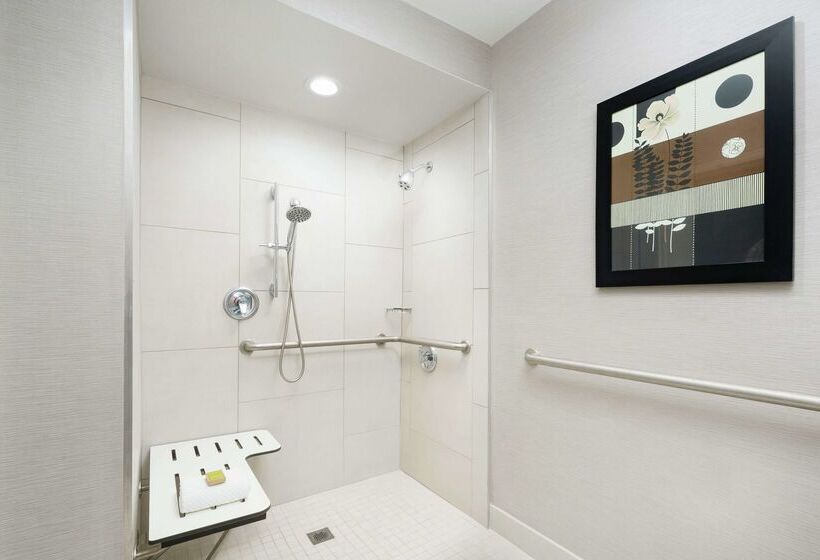هتل Doubletree By Hilton Colorado Springs