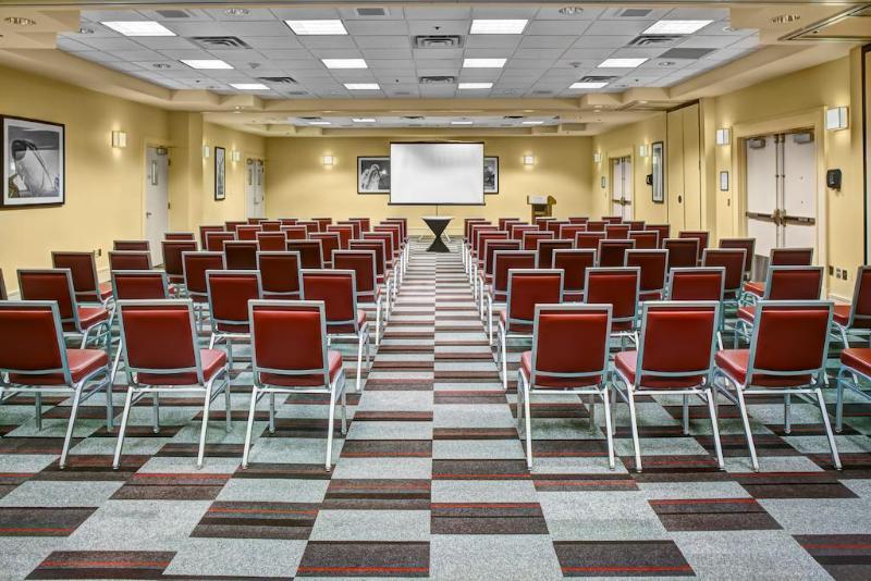 هتل Four Points Huntsville Airport