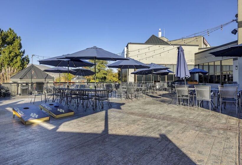 Hells Canyon Grand Hotel, Ascend Hotel Collection