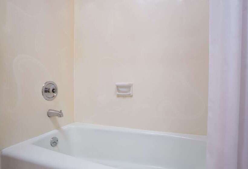 בית מלון כפרי Howard Johnson By Wyndham Brigham City