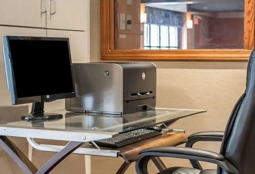 호텔 Norwood Inn & Suites North Conference Center