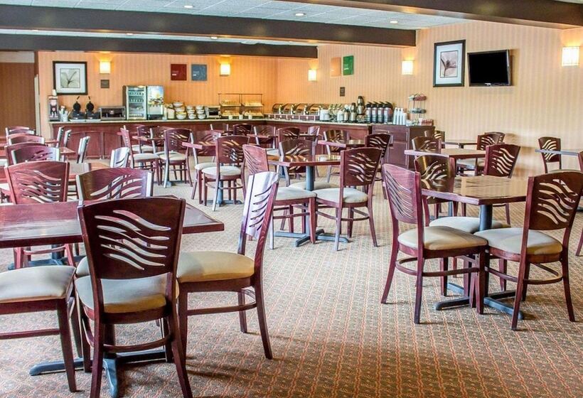 호텔 Norwood Inn & Suites North Conference Center