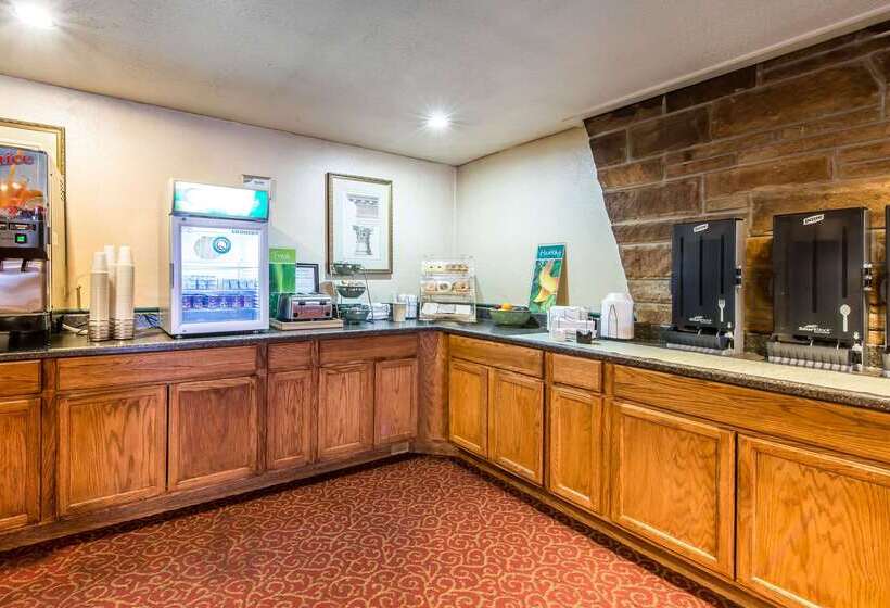 ホテル Quality Inn & Conference Center