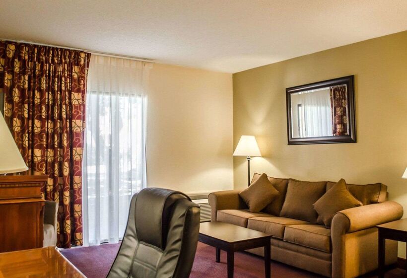 בית מלון כפרי Quality Inn & Suites Pensacola Bayview