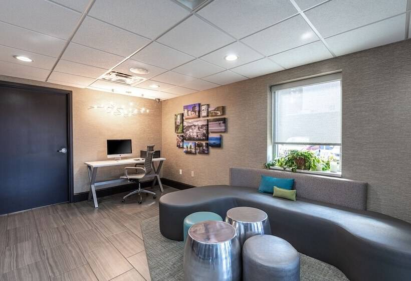 هتل Quality Inn Asheville Downtown Tunnel Rd