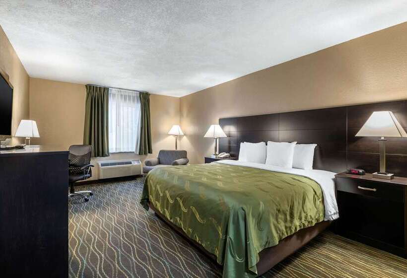 هتل Quality Inn & Suites Des Moines   Merle Hay Road