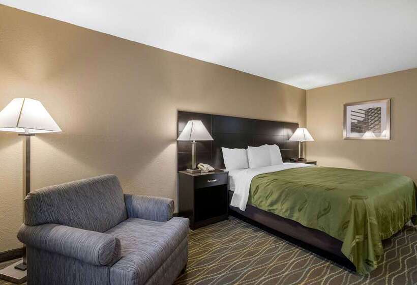 هتل Quality Inn & Suites Des Moines   Merle Hay Road