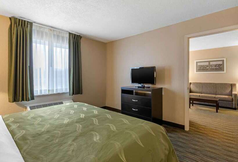 هتل Quality Inn & Suites Des Moines   Merle Hay Road