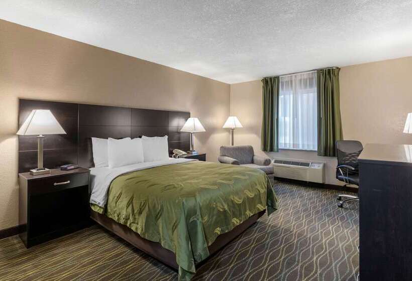 هتل Quality Inn & Suites Des Moines   Merle Hay Road