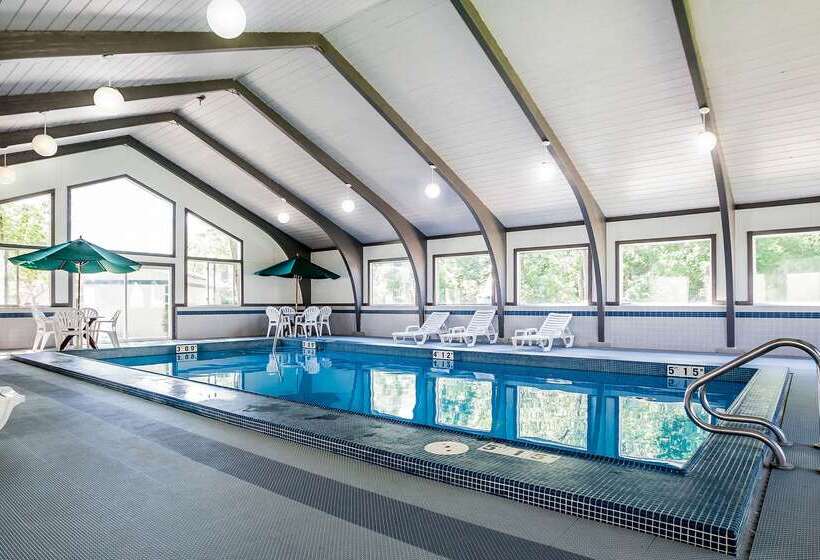 هتل Quality Inn & Suites Des Moines   Merle Hay Road