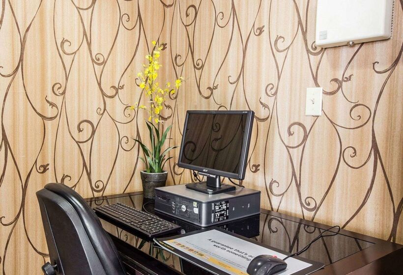 هتل Quality Inn & Suites  Greensborohigh Point