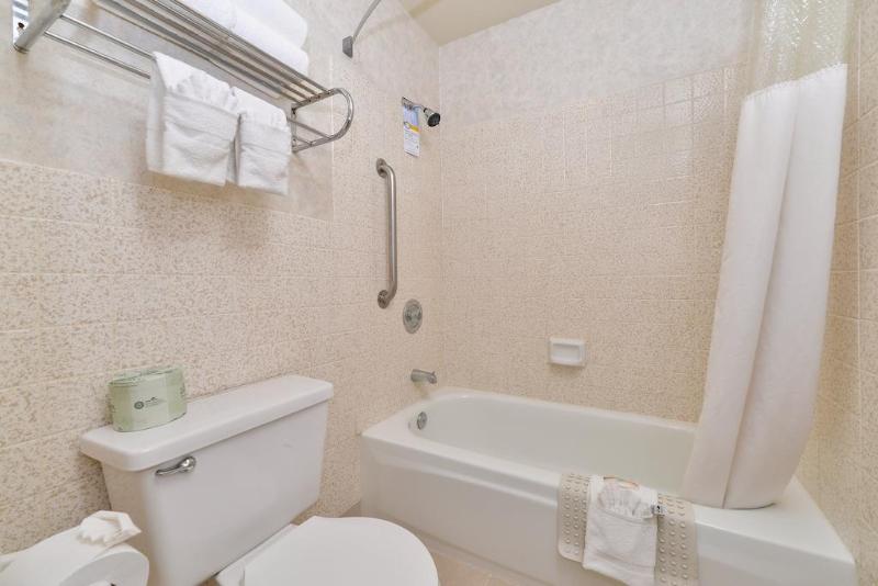 هتل Quality Inn & Suites San Diego East County