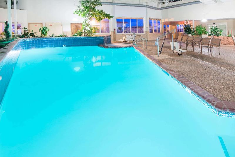 هتل Ramada By Wyndham Enid