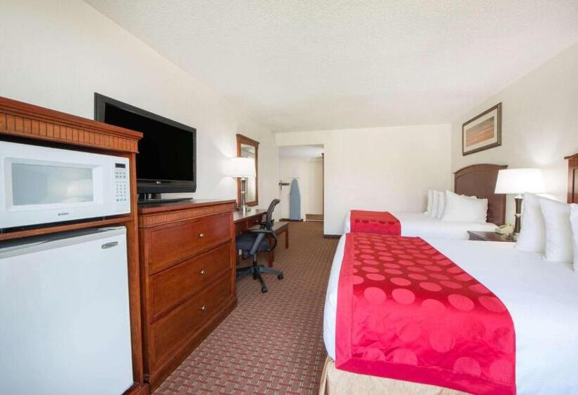 هتل Ramada By Wyndham Enid