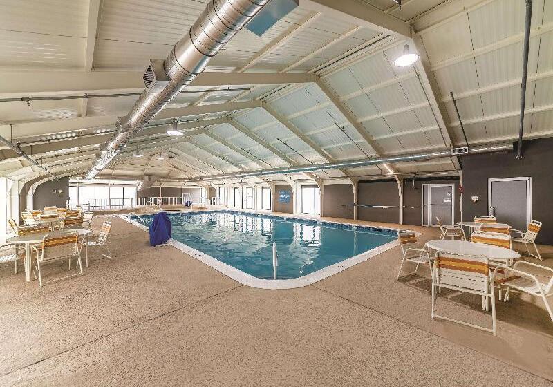 فندق Ramada By Wyndham Fairfield Nj