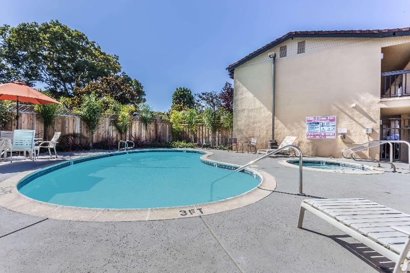 ホテル Ramada By Wyndham Mountain View