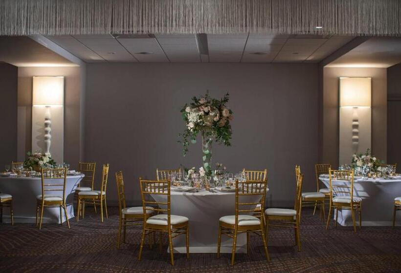 هتل Renaissance Des Moines Savery