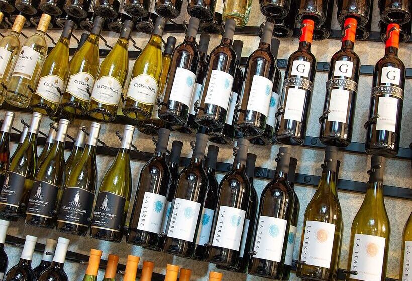 هتل Safari Inn, A Coast