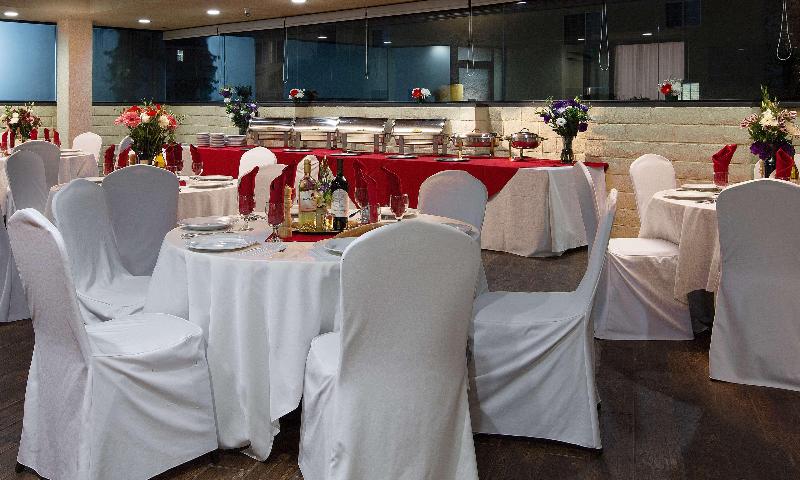 هتل Safari Inn, A Coast