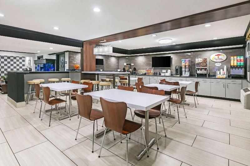 هتل Super 8 By Wyndham Austin University/downtown Area