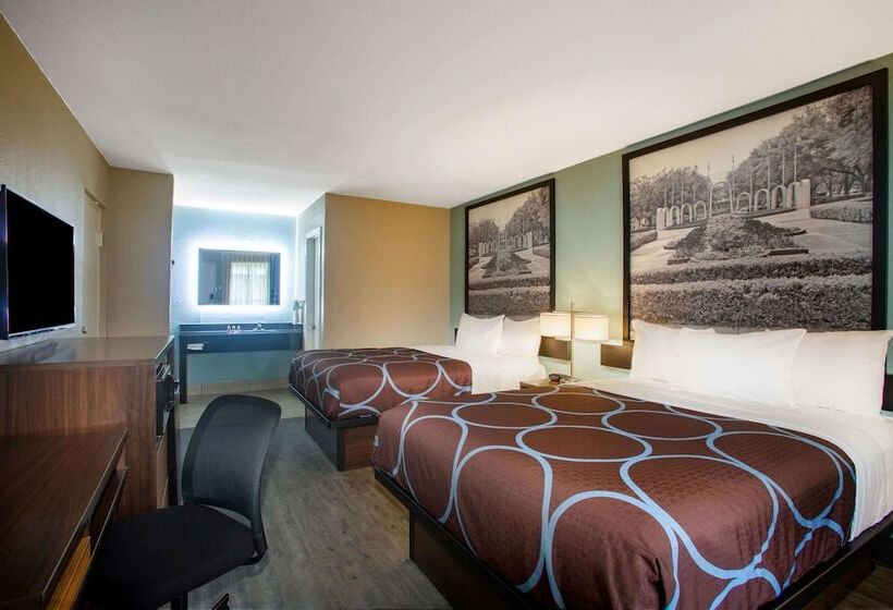 هتل Super 8 By Wyndham Mobile I65