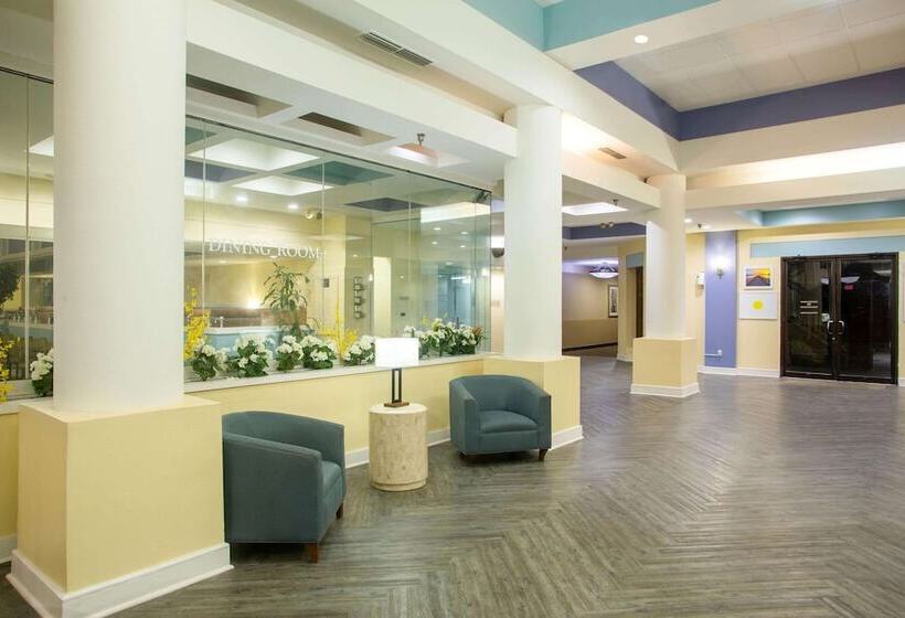 هتل Super 8 By Wyndham Mobile I65