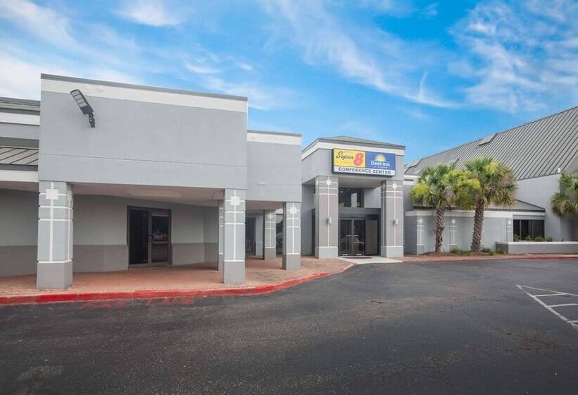 هتل Super 8 By Wyndham Mobile I65