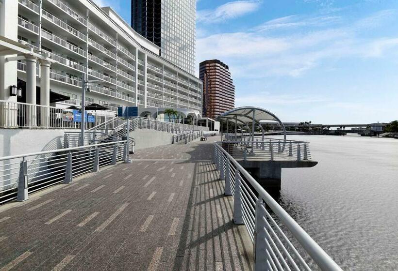 בית מלון כפרי Tampa Riverwalk
