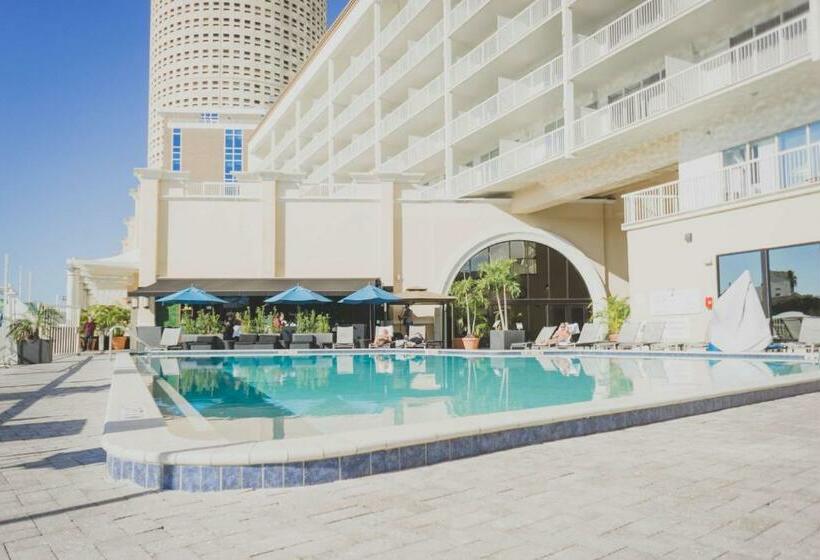 בית מלון כפרי Tampa Riverwalk
