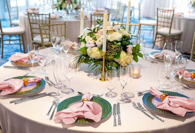 فندق The Reach Key West, Curio Collection By Hilton