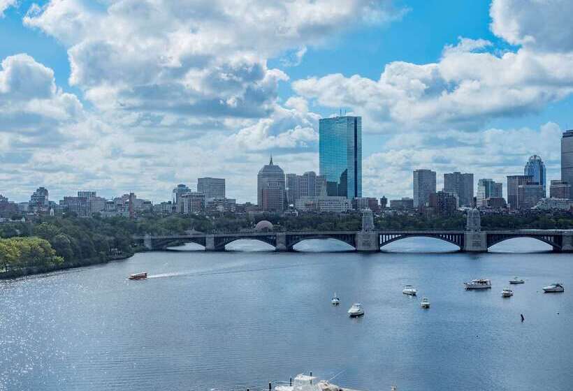 هتل The Royal Sonesta Boston