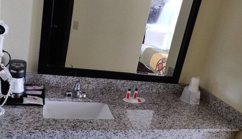 فندق على الطريق Super 8 By Wyndham Rice Lake