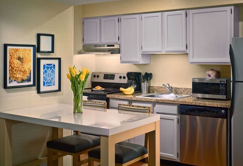 اقامتگاه Sonesta Es Suites Omaha