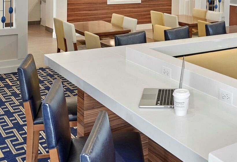 اقامتگاه Sonesta Es Suites Omaha