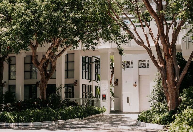Baker S Cay Resort Key Largo, Curio Collection By Hilton