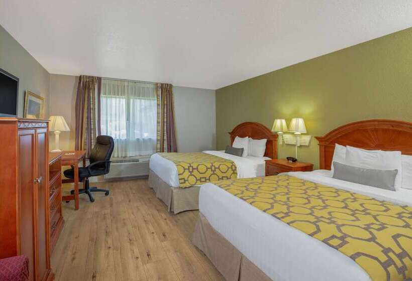 בית מלון כפרי Baymont By Wyndham Tehachapi