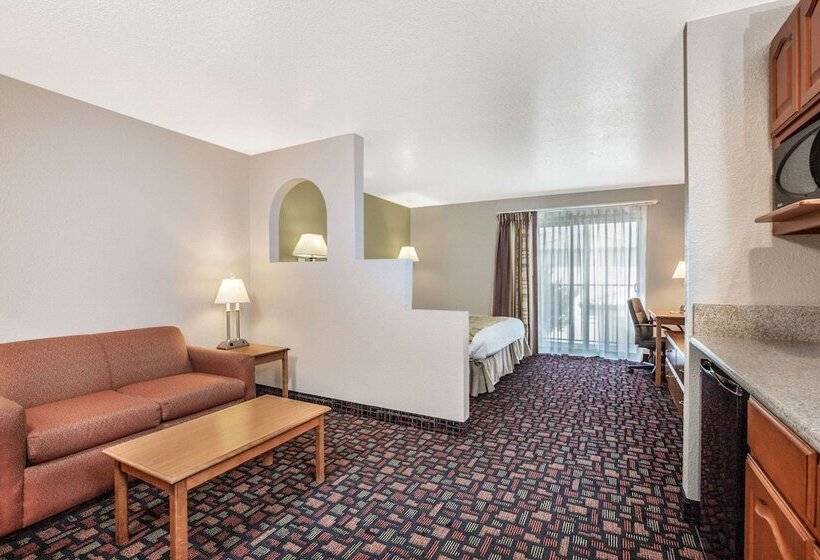 בית מלון כפרי Baymont By Wyndham Tehachapi