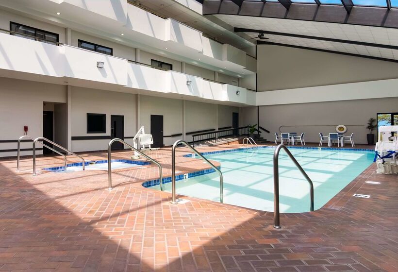 The Inn on Maritime Bay, Ascend Hotel Collection