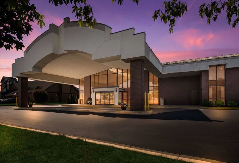 هتل Americinn By Wyndham Grand Rapids Airport North