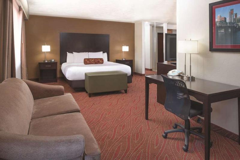 هتل Best Western Plus Parkway Inn