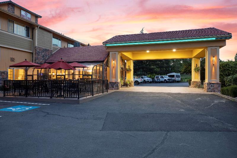 هتل Best Western Plus Parkway Inn