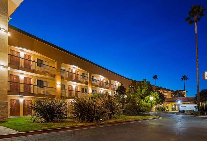 בית מלון כפרי Best Western Plus Pleasanton Inn