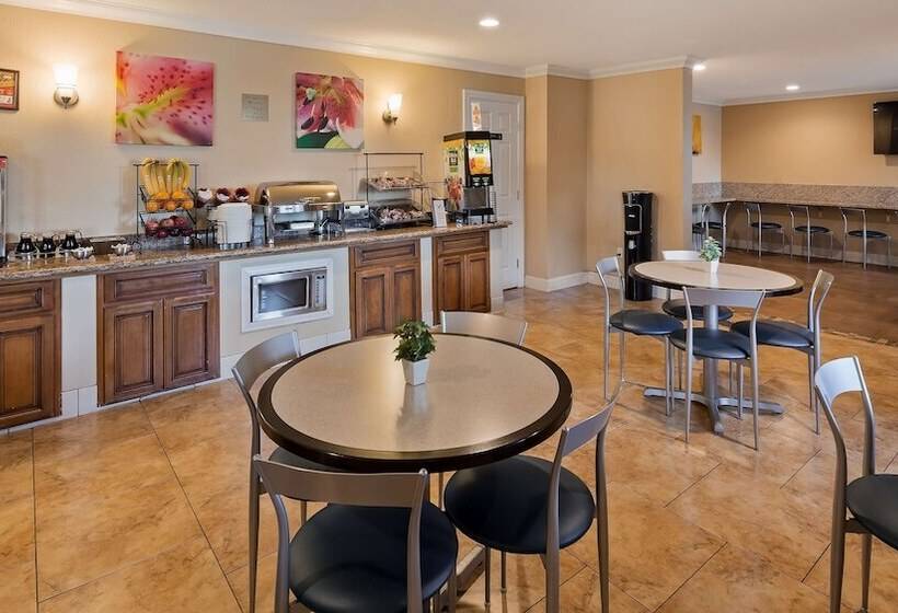 בית מלון כפרי Best Western Plus Pleasanton Inn