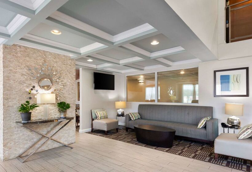 هتل Comfort Inn & Suites Springfield I55