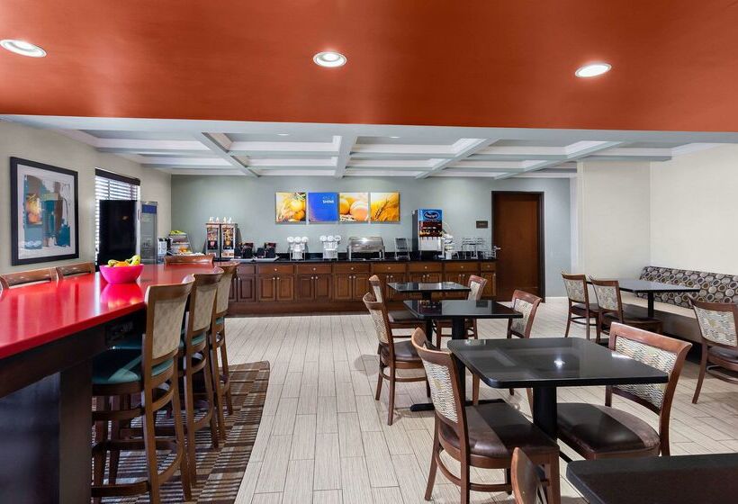 هتل Comfort Inn & Suites Springfield I55
