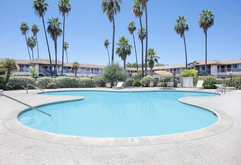 هتل Days Inn By Wyndham Fresno Central